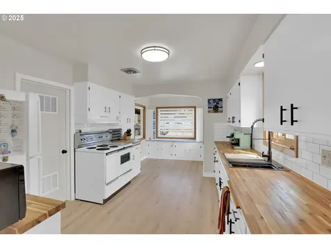 8011 SE Lambert Street Portland OR 97206