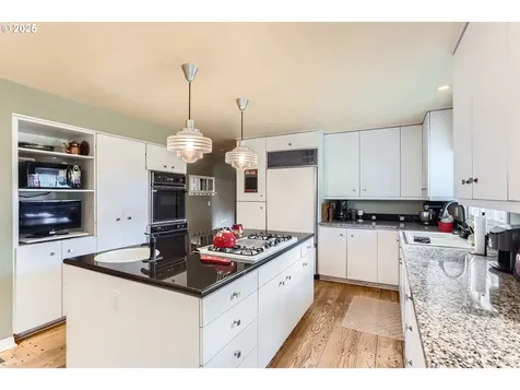 2335 SW Garden View Avenue Portland OR 97225