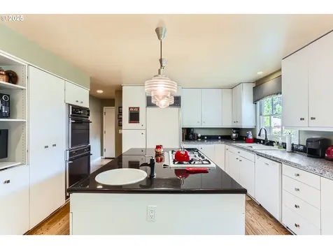 2335 SW Garden View Avenue Portland OR 97225