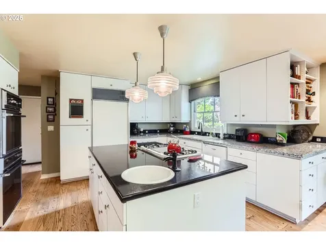 2335 SW Garden View Avenue Portland OR 97225