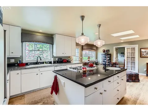 2335 SW Garden View Avenue Portland OR 97225
