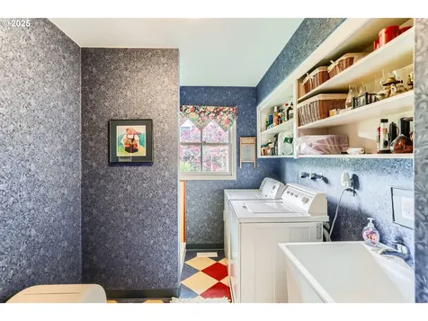 2335 SW Garden View Avenue Portland OR 97225