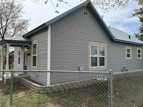 2339 East Street Baker City OR 97814