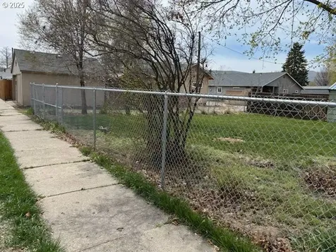 2339 East Street Baker City OR 97814