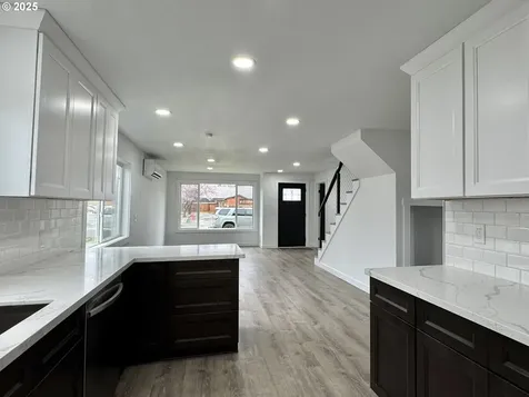 2072 Harrison Street North Bend OR 97459
