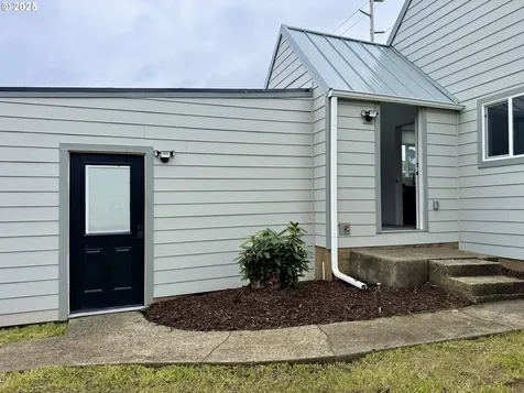 2072 Harrison Street North Bend OR 97459