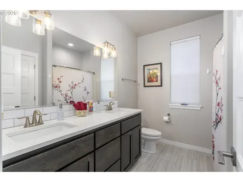 2053 N 4th Way Ridgefield WA 98642