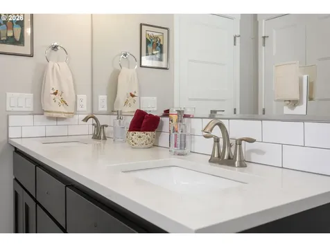 2053 N 4th Way Ridgefield WA 98642