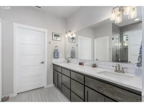 2053 N 4th Way Ridgefield WA 98642