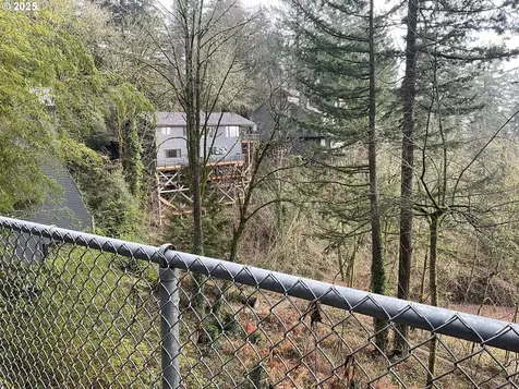 4410 SW Hewett Boulevard E Portland OR 97221