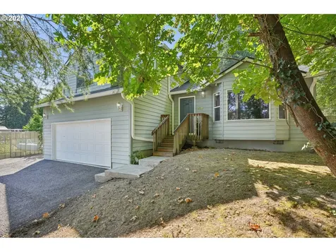 10748 SE Clinton Street Portland OR 97266