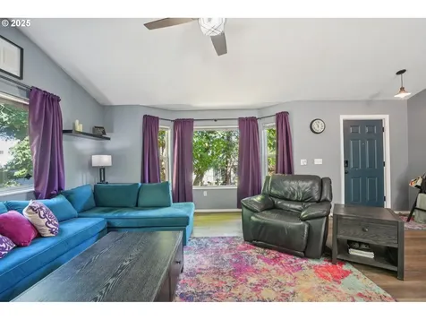 10748 SE Clinton Street Portland OR 97266
