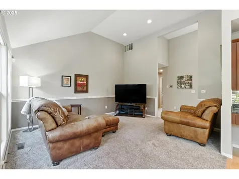 12524 SE Bluff Drive Clackamas OR 97015
