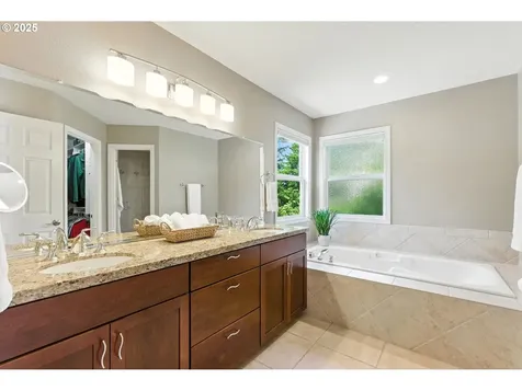 12524 SE Bluff Drive Clackamas OR 97015
