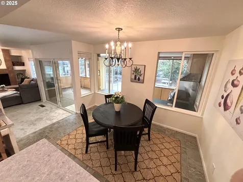 890 Alvina Street SE Salem OR 97306