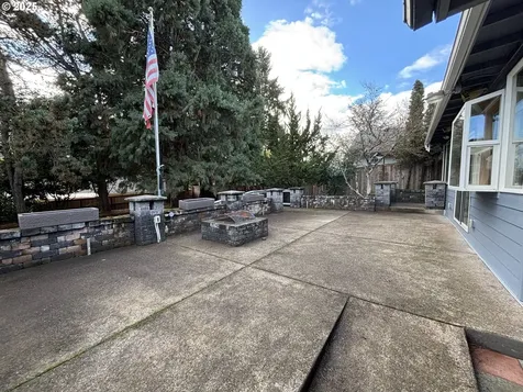 890 Alvina Street SE Salem OR 97306