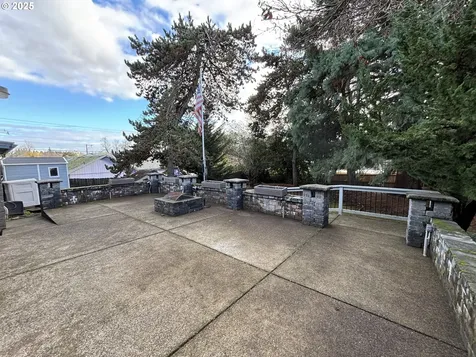 890 Alvina Street SE Salem OR 97306