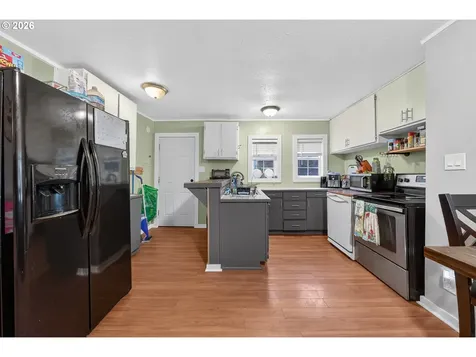 1543 NE Hollis Street Roseburg OR 97470