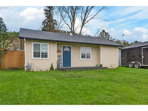 1543 NE Hollis Street Roseburg OR 97470