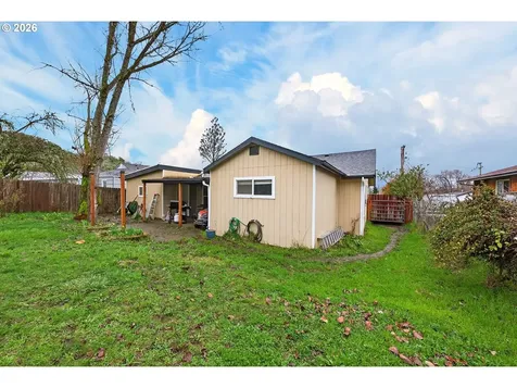 1543 NE Hollis Street Roseburg OR 97470