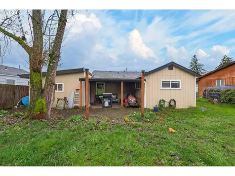 1543 NE Hollis Street Roseburg OR 97470