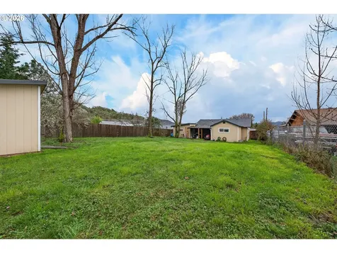 1543 NE Hollis Street Roseburg OR 97470