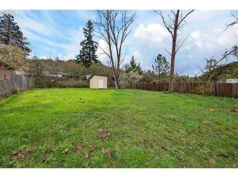 1543 NE Hollis Street Roseburg OR 97470
