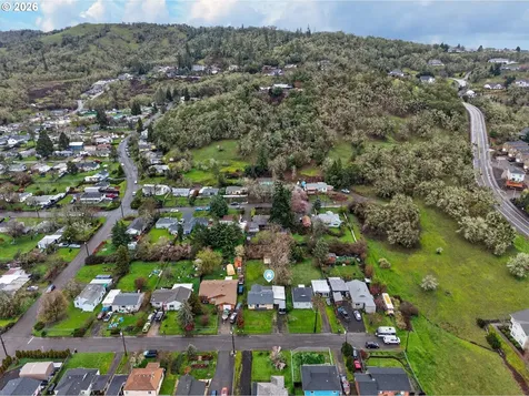 1543 NE Hollis Street Roseburg OR 97470