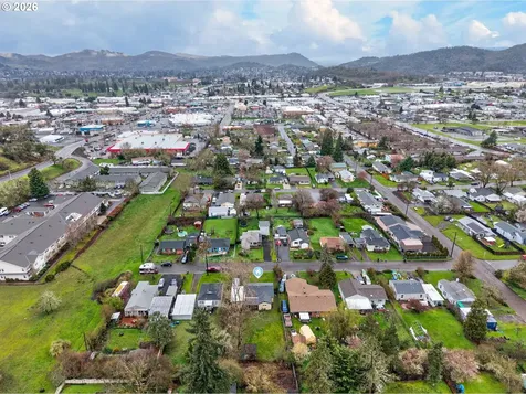 1543 NE Hollis Street Roseburg OR 97470