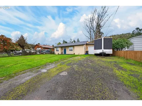 1543 NE Hollis Street Roseburg OR 97470