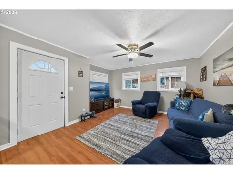 1543 NE Hollis Street Roseburg OR 97470
