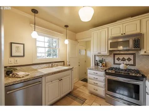 365 Myers Street S Salem OR 97302