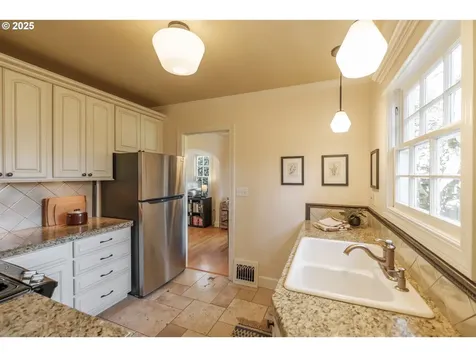 365 Myers Street S Salem OR 97302