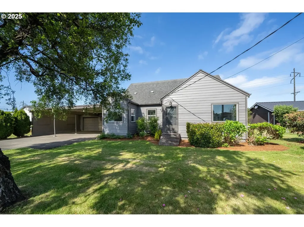 512 Evergreen Drive Tillamook OR 97141