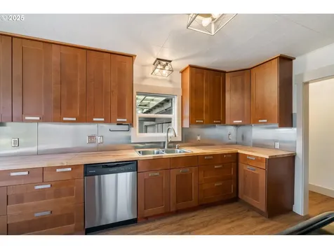 512 Evergreen Drive Tillamook OR 97141