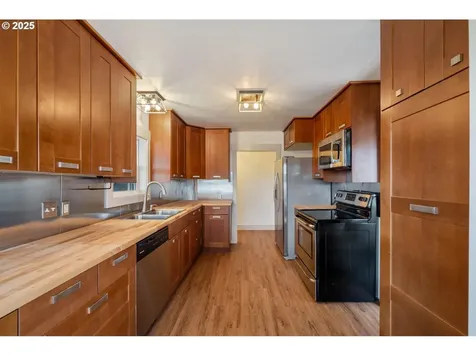 512 Evergreen Drive Tillamook OR 97141