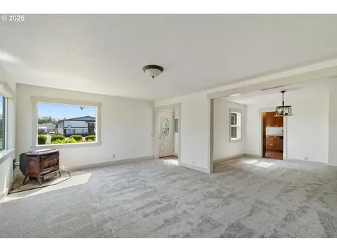 512 Evergreen Drive Tillamook OR 97141