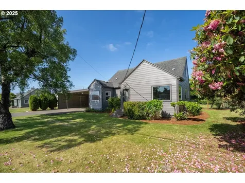 512 Evergreen Drive Tillamook OR 97141