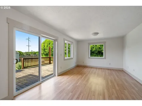 512 Evergreen Drive Tillamook OR 97141
