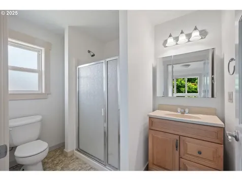 512 Evergreen Drive Tillamook OR 97141
