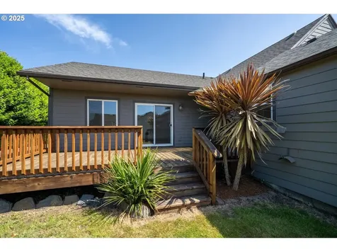 512 Evergreen Drive Tillamook OR 97141