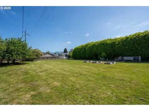 512 Evergreen Drive Tillamook OR 97141