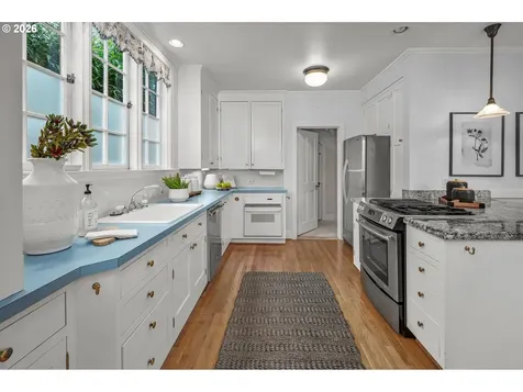 2300 SW 18th Avenue Portland OR 97201