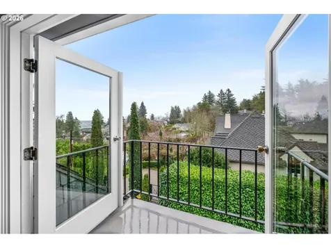 2300 SW 18th Avenue Portland OR 97201