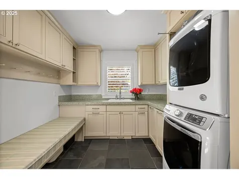 8765 SW Birchwood Road Portland OR 97225