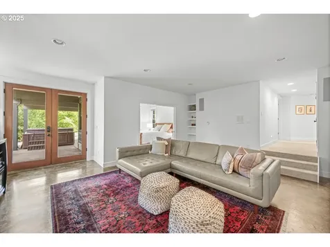 8765 SW Birchwood Road Portland OR 97225