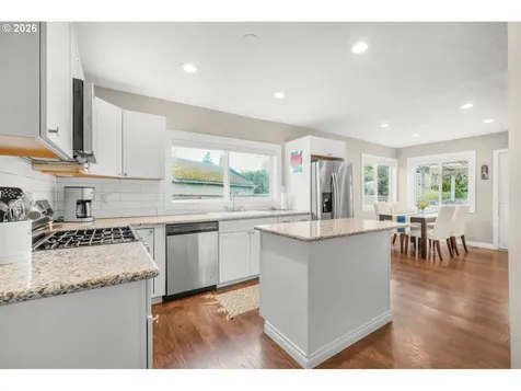 1411 Division Street Oregon City OR 97045
