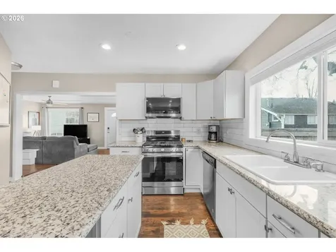 1411 Division Street Oregon City OR 97045