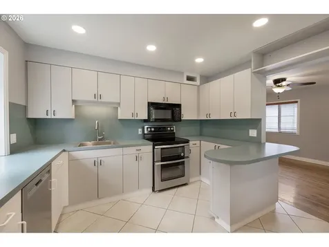 6811 SE 87th Avenue Portland OR 97266