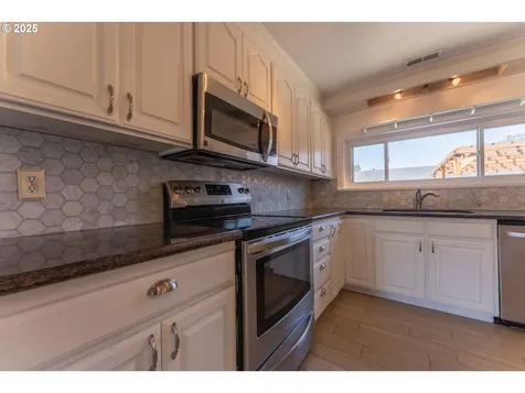 325 Lincoln Street Fairview OR 97024